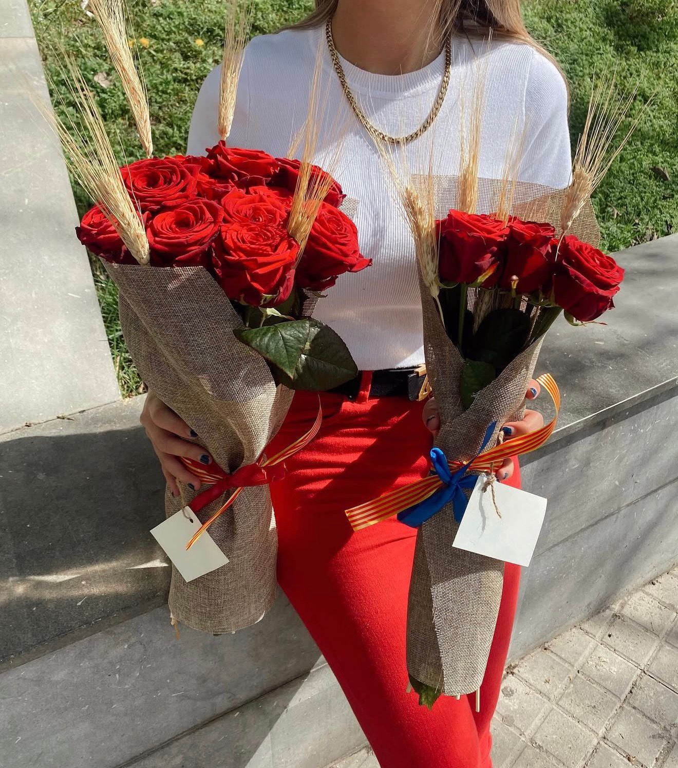 Rams de roses amb llaç català